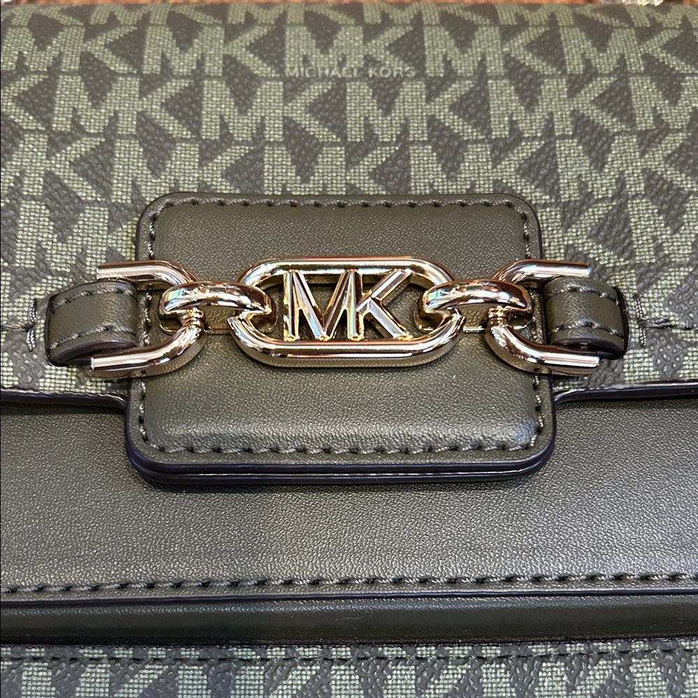 Michael Kors Green Crossbody Bag/Purse with Gold Chain Strap - NWOT - Picture 3 of 13